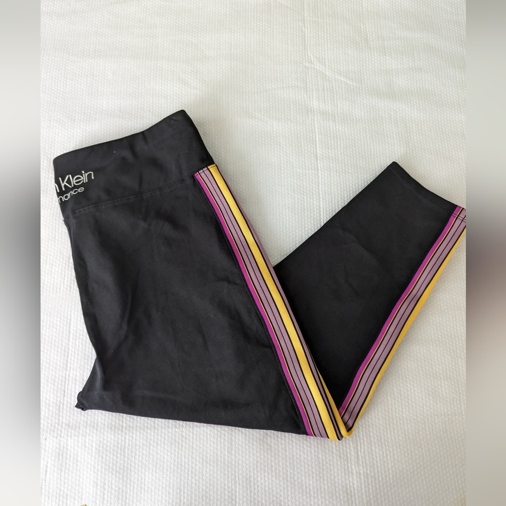 Calvin Klein Women's Plus Size Stripe  Cropped Leggings Yellow Size 2X.